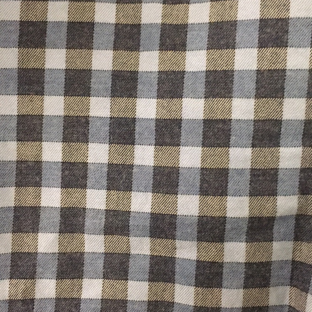 Button down - Picture 3 of 4
